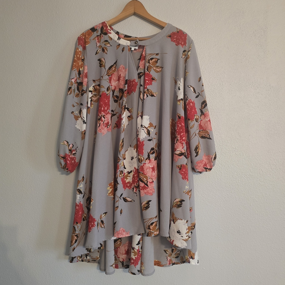 Make A Promise Gray Floral Tunic – The Mint Julep Boutique – Medium